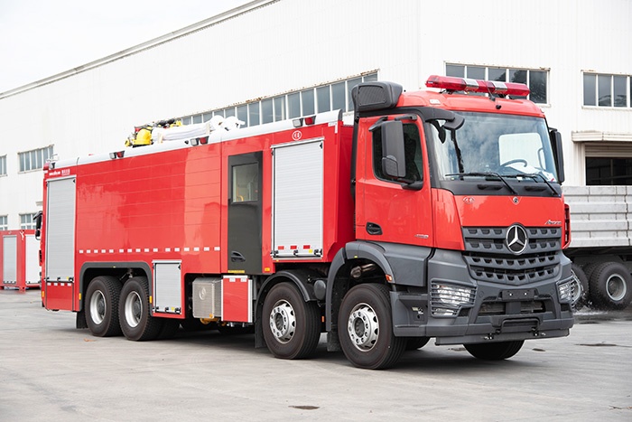 18000L Mercedes-Benz Foam Fire Truck