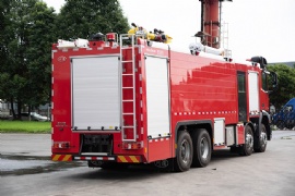 18000L Mercedes-Benz Foam Fire Truck